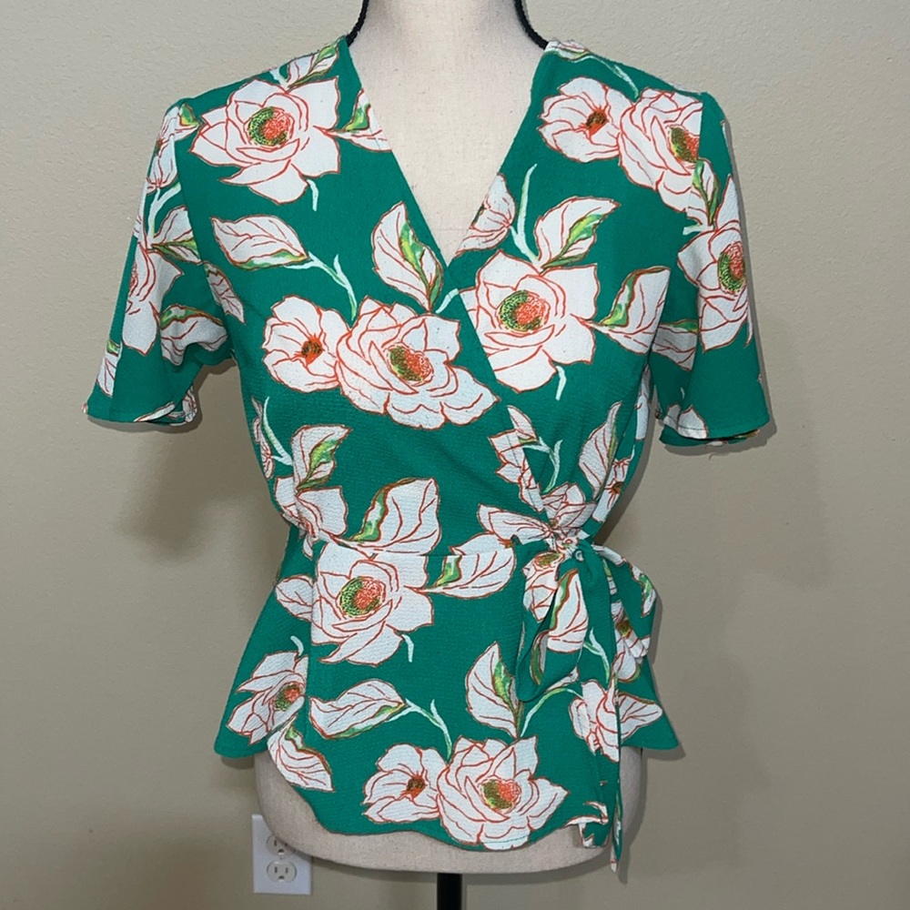 Boutique floral short sleeve blouse size large